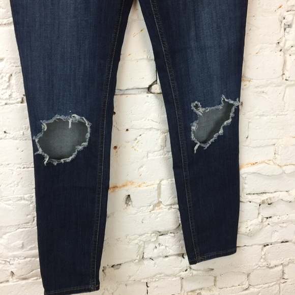 𖧷 SOLD 𖧷 Free People || Busted Knee High Rise Skinny Jean - Picture 5 of 8